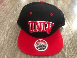 Zephyr NCAA UNLV Rebels SnapBack verstellbare Mütze neu ohne Etikett (kleiner Fleck) - Bild 1 von 12