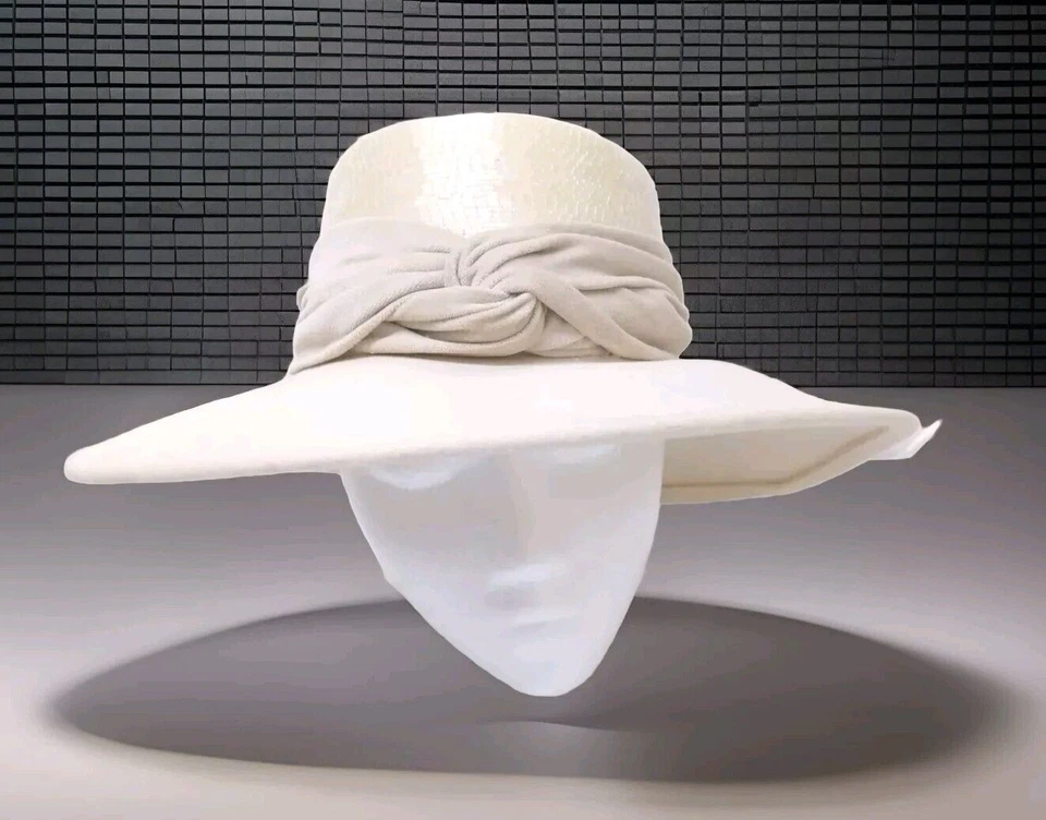 $139 NUEVO CON ETIQUETAS WHITTALL & SHON Sombrero Marfil Lana Vidrio Cuentas Boda Iglesia Derby Foto 1 de 4