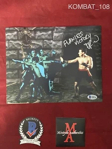 FOTO 8x10 DANIEL PESINA AUTOGRAFATA FIRMATA! MORTAL KOMBAT! BECKETT! SCORPIONE! - Foto 1 di 1