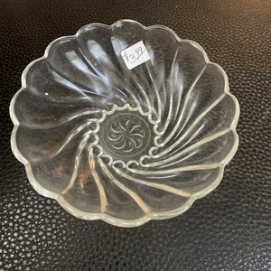 G04 KLEINE KLARGLASSCHALE - FLORAL ODER MUSCHEL DESIGN - Bild 1 von 4