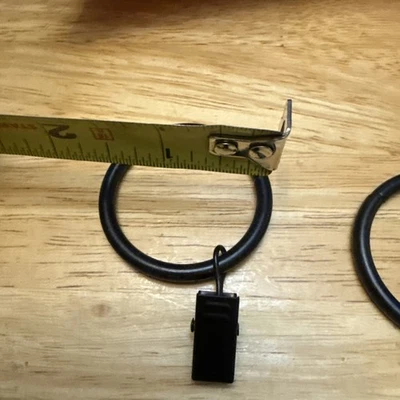 42 Pack Of Ring Curtain Hangers With Clips Box 436 - Image 1 of 2