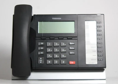 Lote de 5 teléfonos de oficina Toshiba DP5022-SD IP con teléfonos y soportes Foto 1 de 4