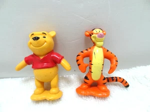 Figura de colección Disney Winnie The Pooh and Tigger adorno de pastel 3" - Imagen 1 de 7