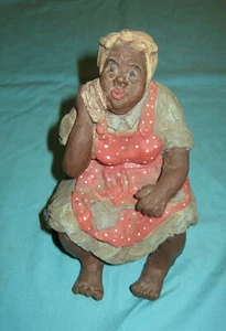 Vintage Frau, die sich ausruht, sieht aus wie Holz - Bild 1 von 5