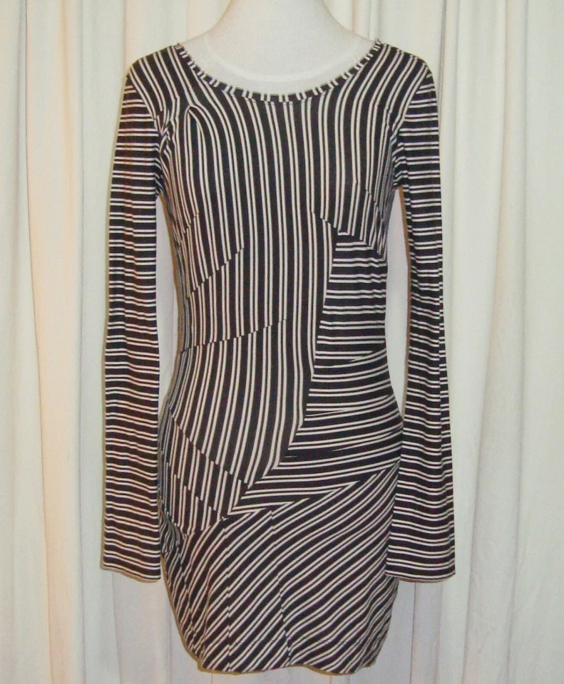 PRECIOSO MINI VESTIDO CON CUERPO A RAYAS BLANCO Y NEGRO TWENTY8TWELVE M "ROSENDALE" Foto 1 de 4