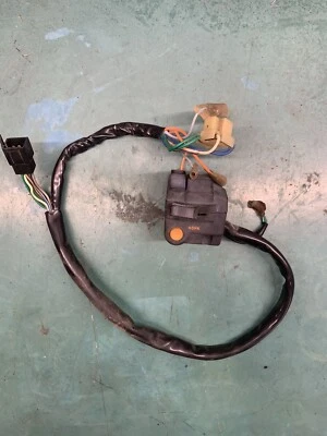 Luz izquierda 80-82 HONDA CUSTOM CB900 CB 900 C INTERRUPTORES DE CONTROL OEM Foto 1 de 3