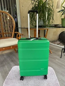 DELSEY PARIS X United Colors of Benetton 23" Upright Spinner - Picture 1 of 6