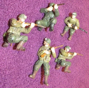 Lot of 5 Forces of Valor 1:32 Scale Soldier Figures - Unimax Toys - Picture 1 of 3