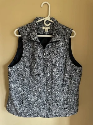 Chaleco acolchado para mujer CJ Banks negro blanco floral 1X cremallera completa con bolsillos Foto 1 de 4