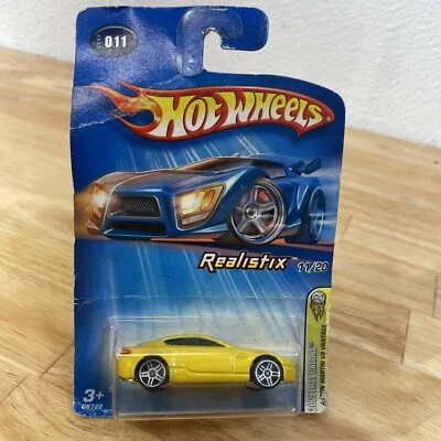 Hot Wheels 2005 первое издание Aston Martin V8 Vantage No011, Realistix 11/20-J2 - Изображение 1 из 4