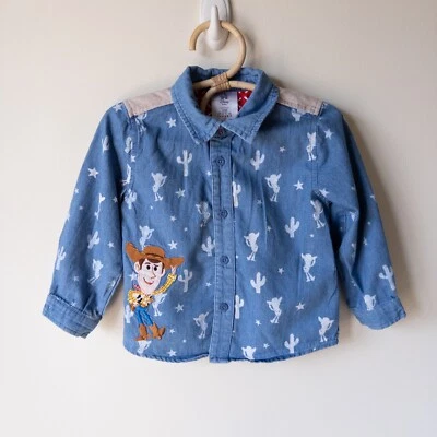 Disney Store Cambray Abotonable Toy Story Woody Western Camisa Bebé Talla 18-24m Foto 1 de 4