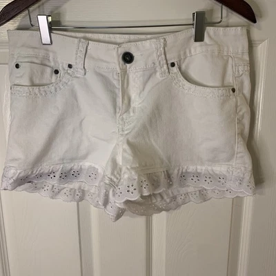 Pantalones cortos de mezclilla blancos remaches rojos, talla 13 Foto 1 de 4