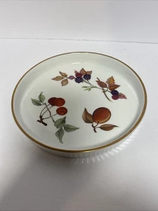 ROYAL WORCESTER ENGLAND EVESHAM GOLD PEACHES CHERRIES FLAN/TART DISH 7 1/4"D - Picture 1 of 4
