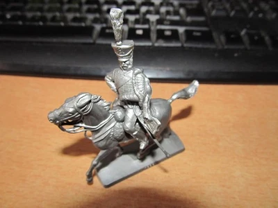 FIGURINE GRISE MOKAREX  HUSSARD 1806 - 1er EMPIRE - COMME NEUF. - Photo 1/4