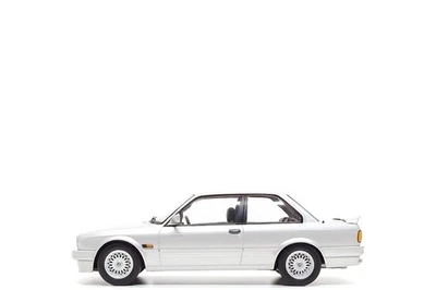 KK Scale 1:18 BMW 325i (E30) M-Paket 2 in Sterling Silver Metallic - Image 1 of 4