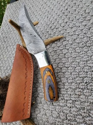 CUSTOM HAND MADE DAMASCUS STEEL BLADE SKINNING HUNTING KNIFE - Image 1 of 4