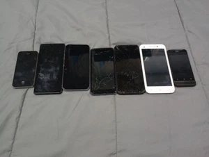 Lot of 7 pcs Assorted Smart Phones and iPhone For Parts, Scrap or Gold Recovery - Picture 1 of 4