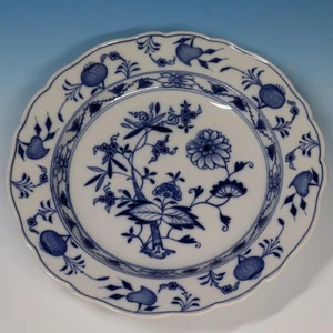 Meissen Crossed Swords - Blue Onion - Single Luncheon Plates - 9¼ inches - Picture 1 of 3