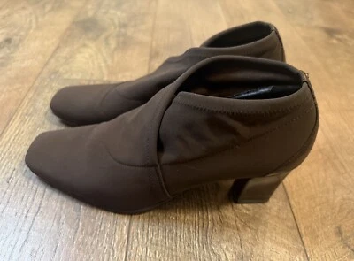 DONALD J. PLINER DAME CREPE SQUARE TOE CRISS CROSS PULL ON ELASTIC BOOT 尺寸 9 — 第 1/4 张图片