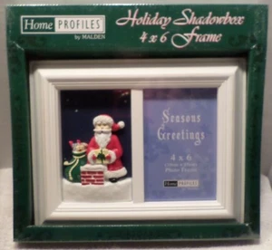 Home Profiles Holiday Shadowbox 4x6 Rahmen Neu im Karton SANTA auf dem Dach mit Spielzeugtasche - Bild 1 von 3
