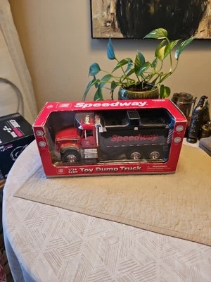 FIRST GEAR SPEEDWAY 1/24 MACK DUMP TRUCK w/ Working Lights & Sound 79-0588 - NIB - Image 1 of 4