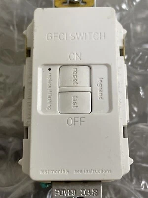 Interruptor LEGRAND E4212190 GFCI 20A 2 polos 120 VAC20 Amp (blanco)  Foto 1 de 4