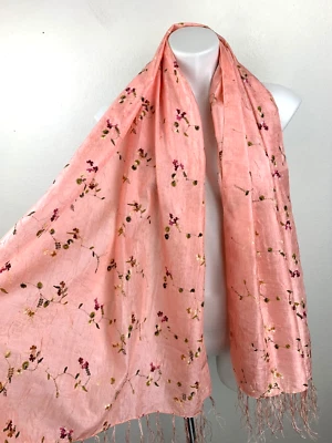 Bufanda de seda bordada rosa con flecos Foto 1 de 4