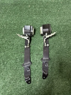 Оригинальные задние ремни безопасности 2013 Toyota Scion FR-S 2,0 л справа и слева - Изображение 1 из 4