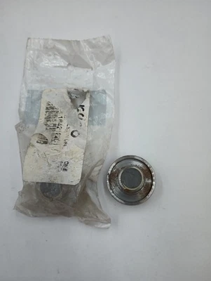 (2) NOS GENUINE OEM INTERNATIONAL NAVISTAR 1842122C1 OIL DRAIN PLUG MADE IN USA - image 1 of 4
