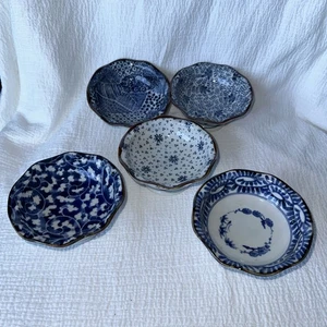 Japanisches Porzellan blau/weiß kleine Sockel Schüssel 5er Set. Nie benutzt. Org. Box - Bild 1 von 6