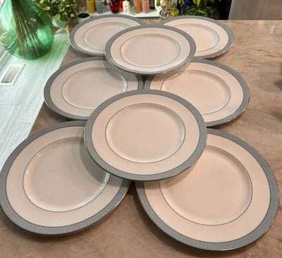 8 Royal Doulton Etude Dinner Plates - Image 1 of 4