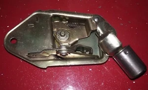 CERRADURA DELANTERA DERECHA RENAULT 12 CAUTEX  NUEVO - Picture 1 of 1