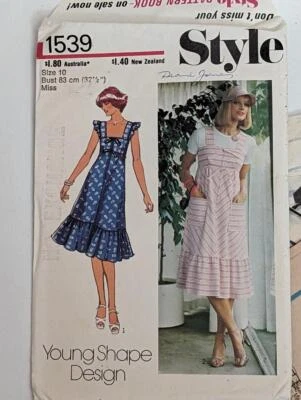 Vintage Style Sewing Pattern 1539 1976  Dress or Pinafor Size 10 Bust  83cm  cut - Image 1 of 2