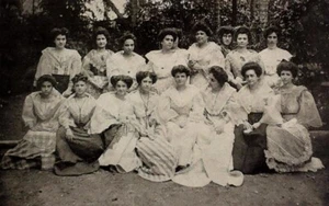 1916 FILIPINA LADIES Group Photo Women Dress Costume Philippine Islands Print - Picture 1 of 2