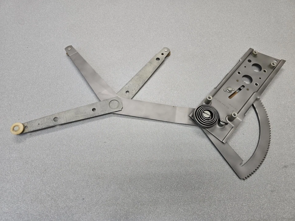 NICE USED ORIGINAL PORSCHE 911 930 COUPE DRIVERS DOOR POWER WINDOW REGULATOR - Изображение 1 из 4