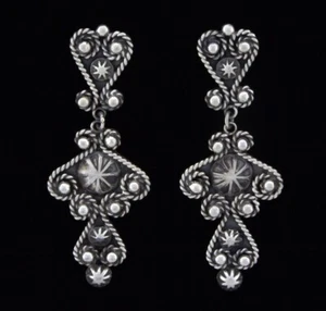 Pendientes de plata esterlina maciza del artista navajo Geneva Apachito - Imagen 1 de 2