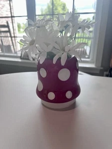 Roter Pilz glänzende Keramik Vase mit weißen Gänseblümchen 7" Dekor - Bild 1 von 3