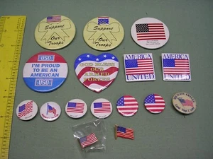 16 bottoni pinback patriottici, tra cui "Supporta le nostre truppe" e bandiere USA - Foto 1 di 1