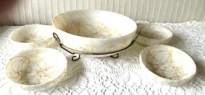 Juego de ensalada MCM Hazel Atlas Spaghetti Drizzle: tazón grande 4 tazones pequeños y ESTANTE DE METAL Foto 1 de 4