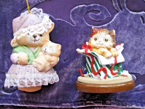 2 Vtg 1991 Christmas Ornaments Kitty in a Box Potpourri Press & Teddy Bear Jasco - Picture 1 of 12