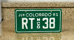 1981 Colorado Motorradhändler Nummernschild # RT 38 / ABGELAUFEN 3 Jahre - Bild 1 von 4