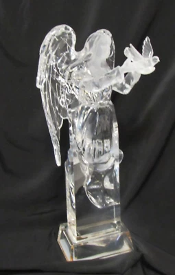 Figura de ángel de Navidad romana de 11,5" con luz LED de cristal helado con paloma Foto 1 de 4