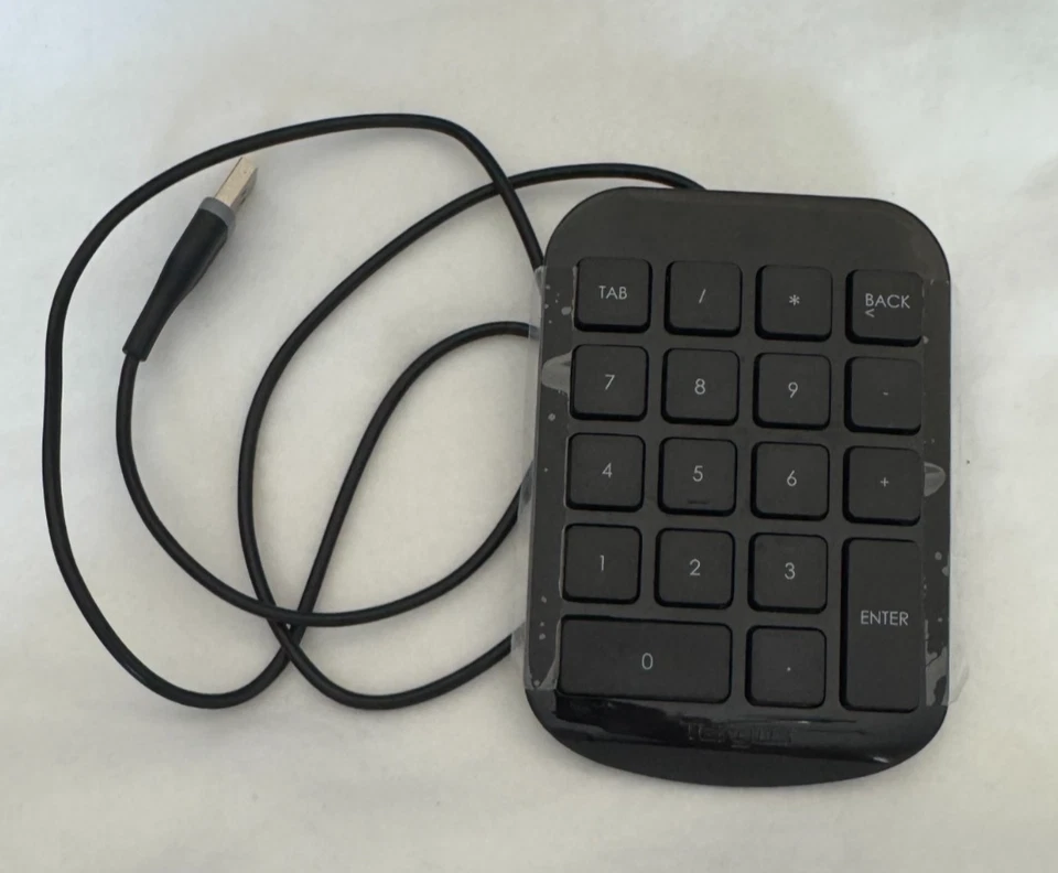 Targus AKP10-A Numeric Keypad with USB Port Connector Mac/PC Toggle - Image 1 of 3