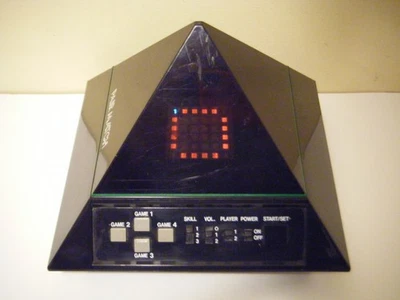 Juego electrónico Bandai Pair Match 1984 vintage hecho en Japón Star Trek Foto 1 de 4