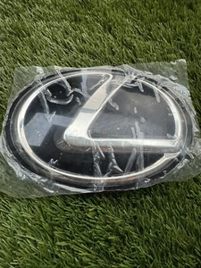 Lexus ES 300h 2019/2020/2021/2022 Front Grille Emblem Logo Radar 53141-33180 - Picture 1 of 6