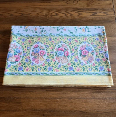 Toalha de mesa vintage 1996 Fashion Industries 61x96 retangular floral coelho filhotes videiras - Imagem 1 de 4