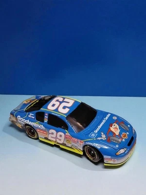 🔥Kevin Harvick #29 GM Goodwrench Service Looney Tunes Revancha 2002 Monte Carlo Foto 1 de 3