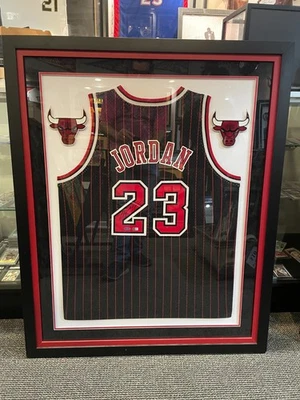 MCHAEL JORDAN CHICAGO BULLS SIGNED JERSEY FRAMED 36X44 UPPER DECK LOA - Image 1 of 3