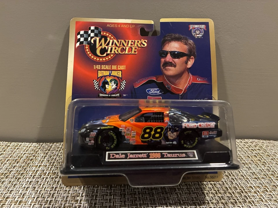 Winners Circle NASCAR Dale Jarrett's #88 1/43 Batman Vs Joker 1998 Taurus  Foto 1 de 1