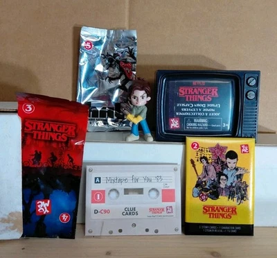 Cápsula invertida Steve Harrington YuMe Toys Stranger Things con tarjetas sin abrir Foto 1 de 4